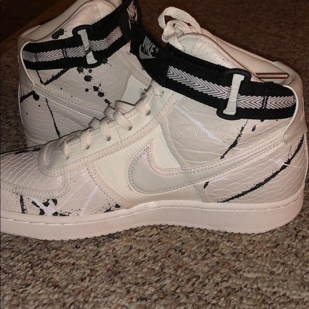 Nike Snakeskin Paint Splatter Fashion Sneakers